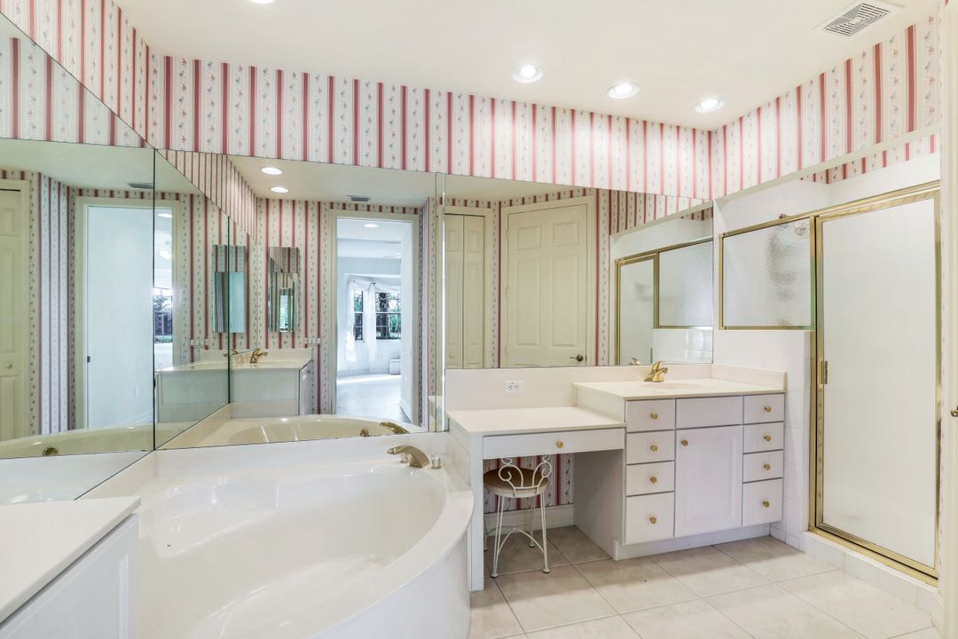 6049 Ashford Ln #202, Naples, FL 34110