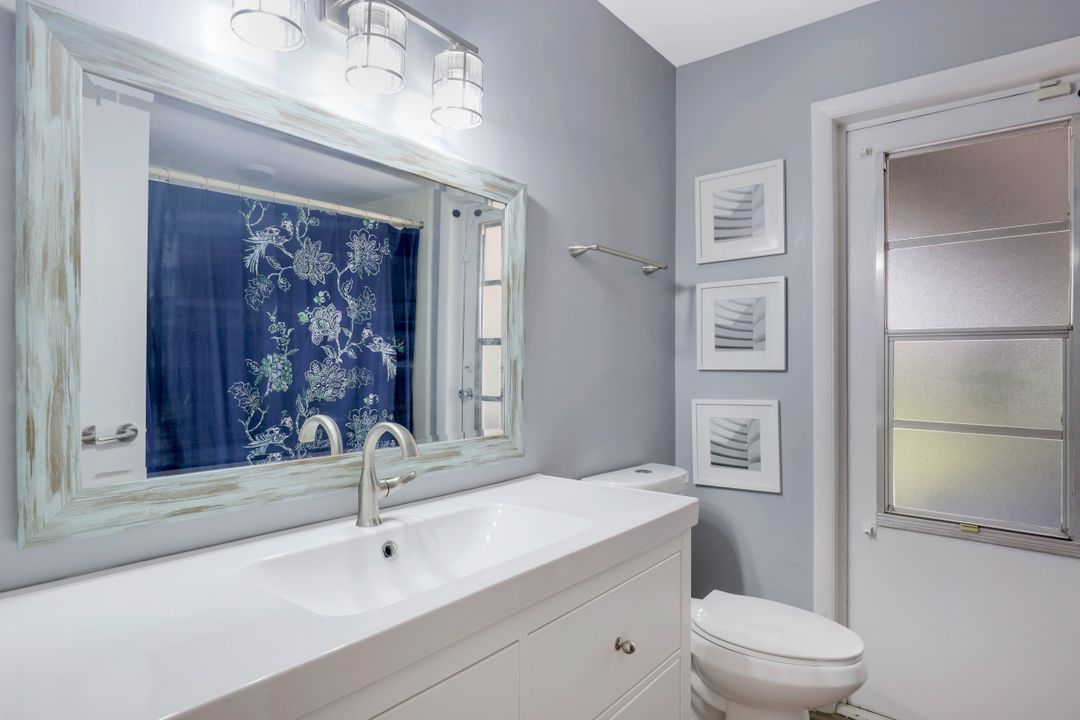 633 Cypress Way E, Naples, FL 34110