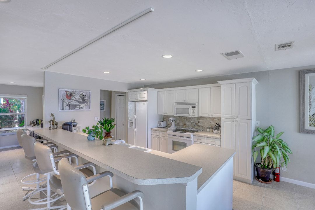 256 Bayshore Dr, Cape Coral, FL 33904