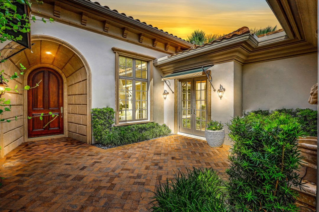 15655 Villoresi Way, Naples, FL 34110