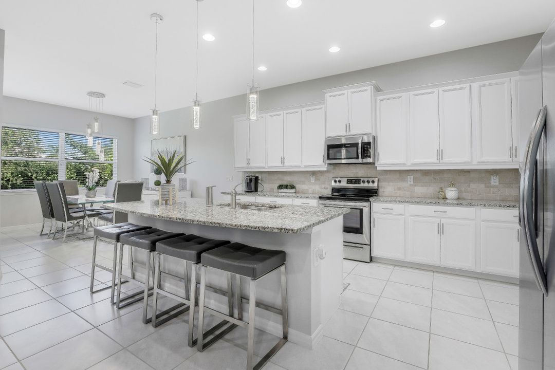 3001 Sunset Pointe Cir, Cape Coral, FL 33914