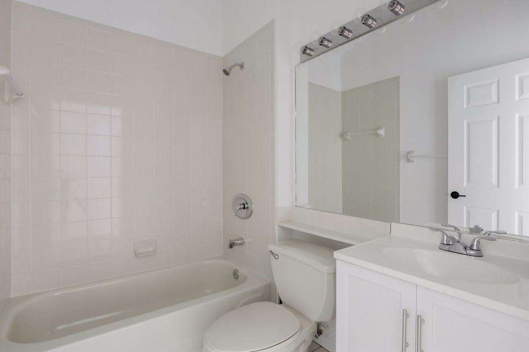 14832 Paradigm Ct, Fort Myers, FL 33919