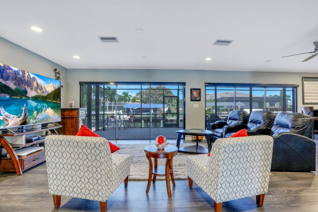 5811 SW 1st Pl, Cape Coral, FL 33914