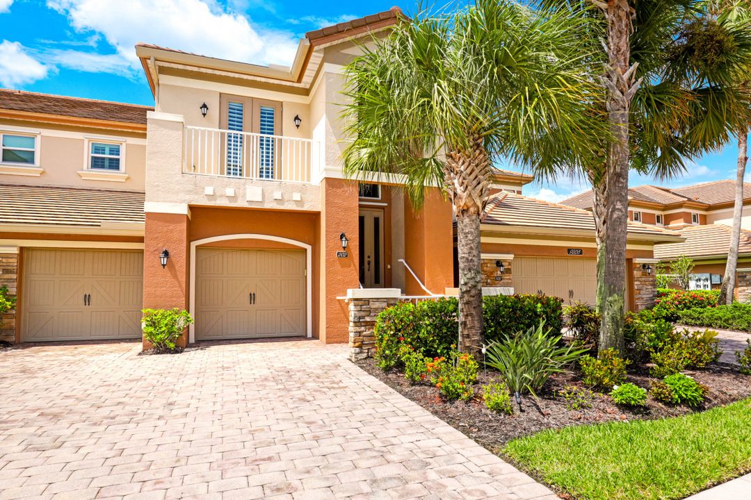 9208 Quartz Ln #4-202, Naples, FL 34120