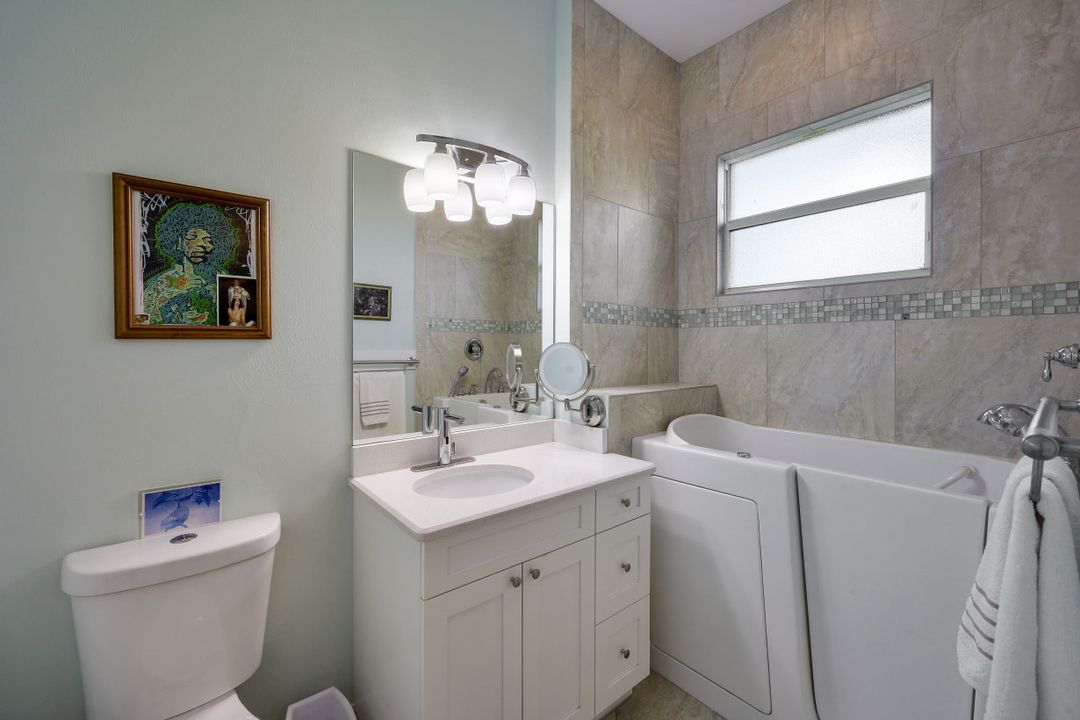 721 93rd Ave N, Naples, FL 34108