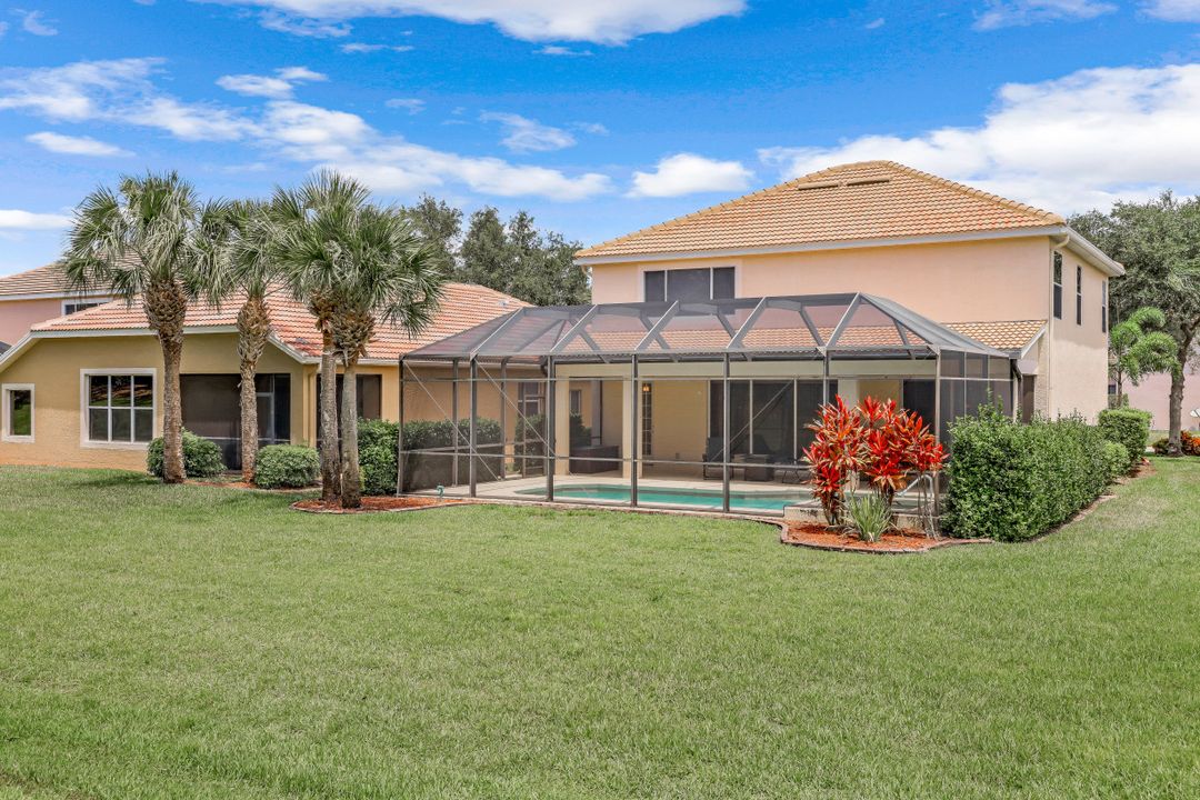 2039 Sagebrush Cir, Naples, FL 34120