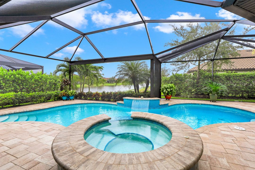 8450 Palacio Terrace W, Naples, FL 34114