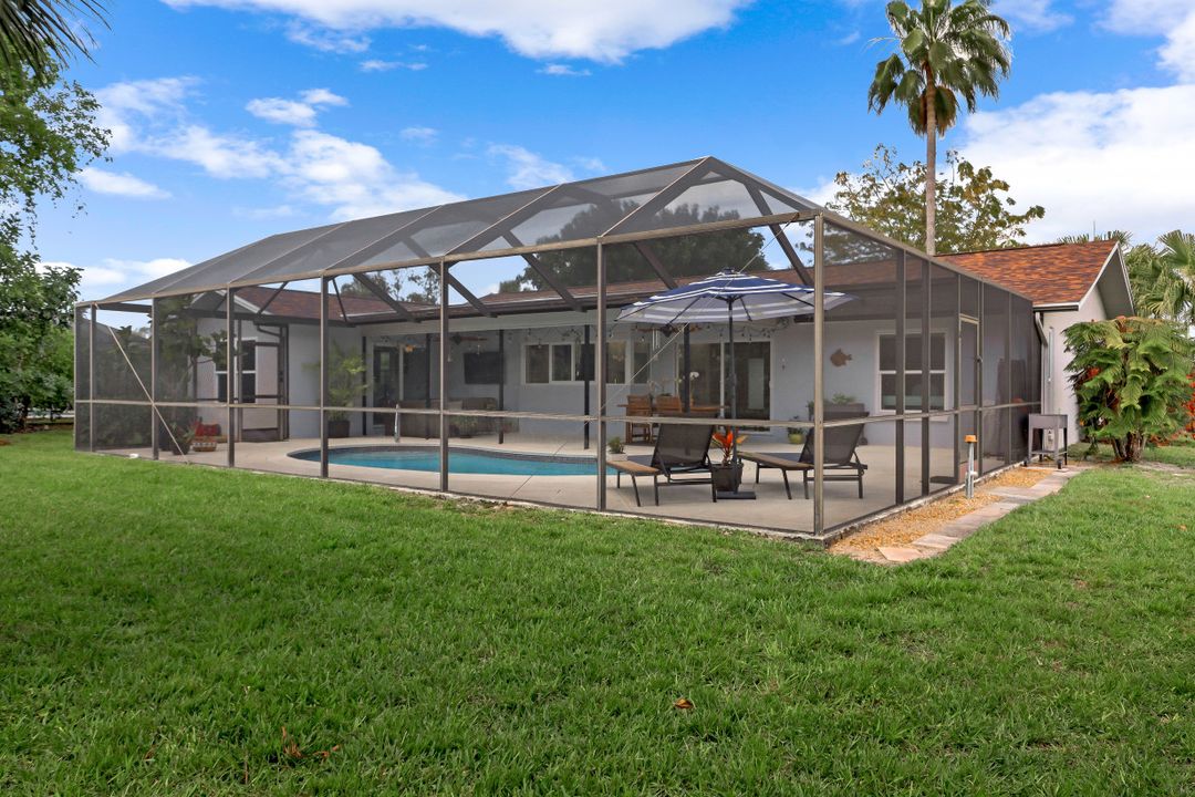 1010 Nottingham Dr, Naples, FL 34109