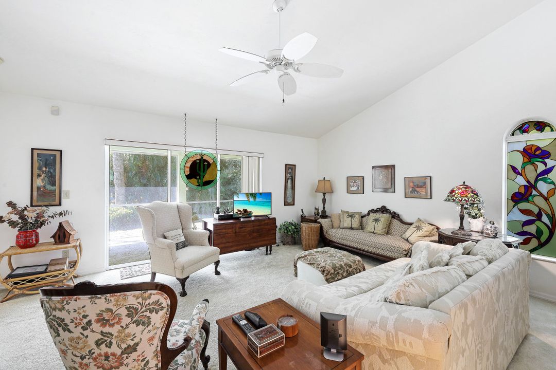 812 102nd Ave N, Naples, FL 34108