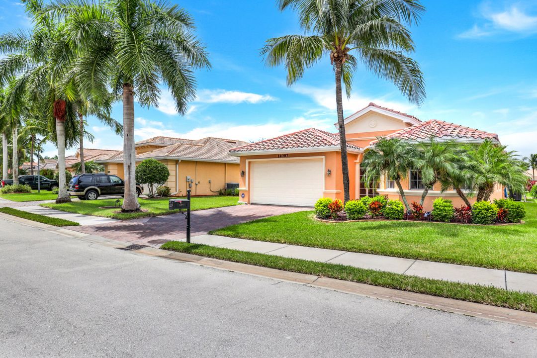 14087 Mirror Ct, Naples, FL 34114