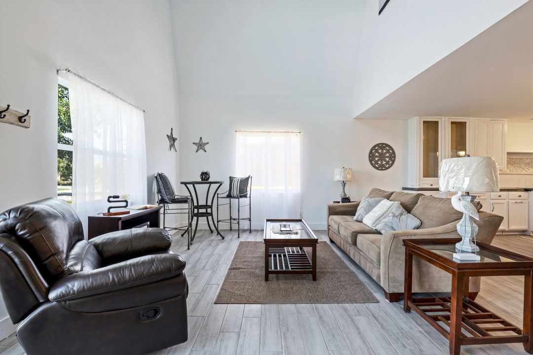 778 100th Ave N, Naples, FL 34108