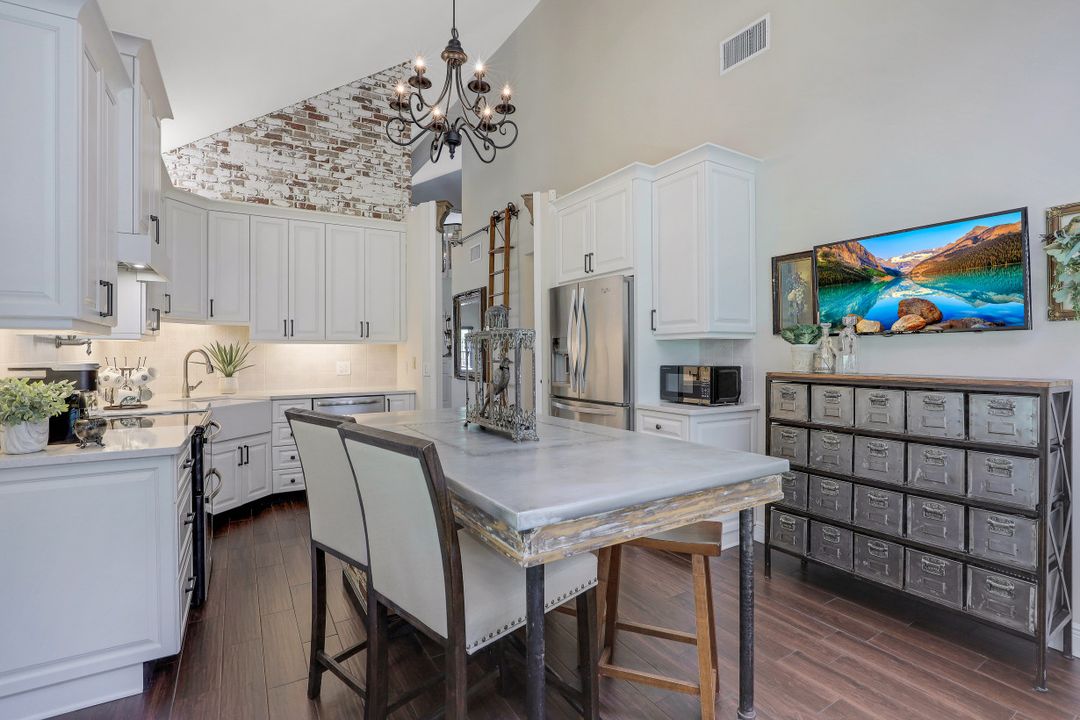 13660 Admiral Ct, Fort Myers, FL 33912