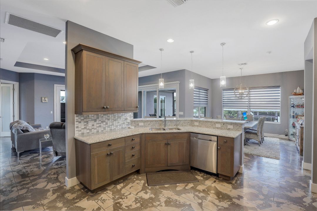 602 NW 32nd Pl, Cape Coral, FL 33993