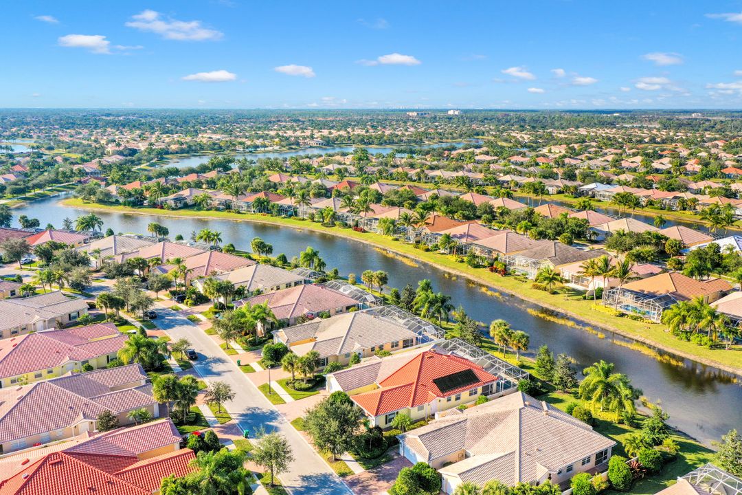 8113 Xenia Ln, Naples, FL 34114