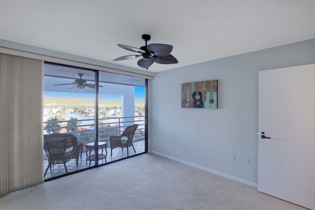 4751 Gulf Shore Blvd N #804, Naples, FL 34103