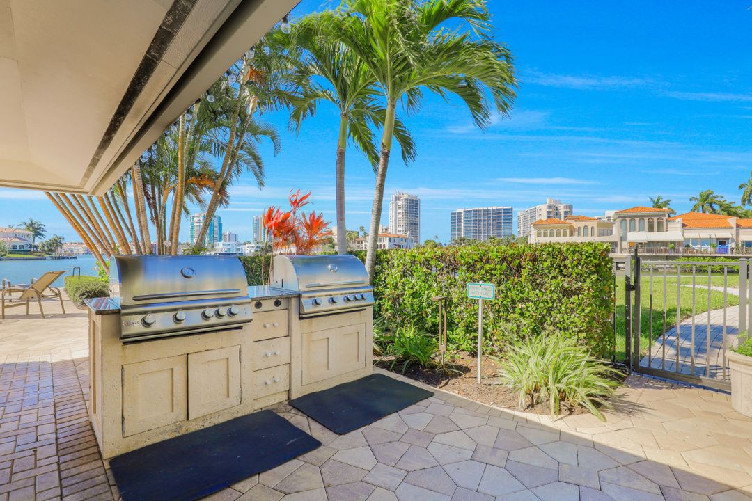 250 Park Shore Dr #103, Naples, FL 34103