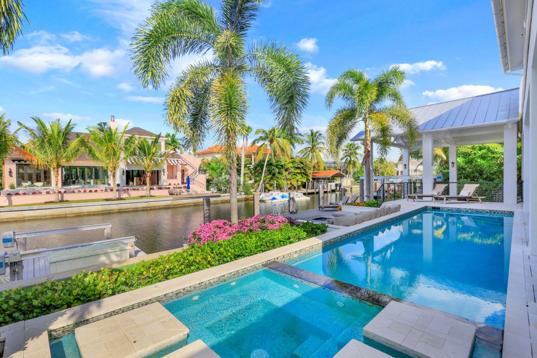 631 17th Ave S, Naples, FL 34102