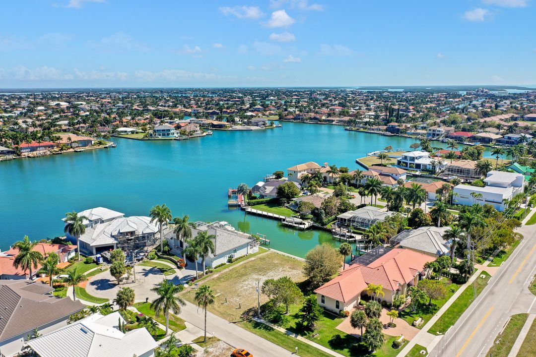 979 Daisy Ct, Marco Island, FL 34145