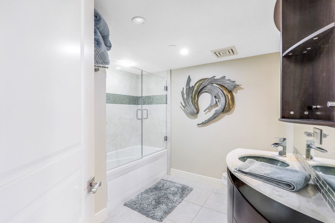 4751 Gulf Shore Blvd N, Naples, FL 34103