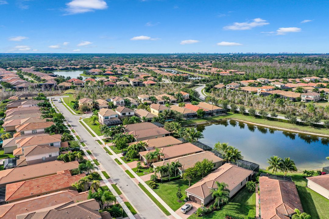 3370 Baltic Dr, Naples, FL 34119