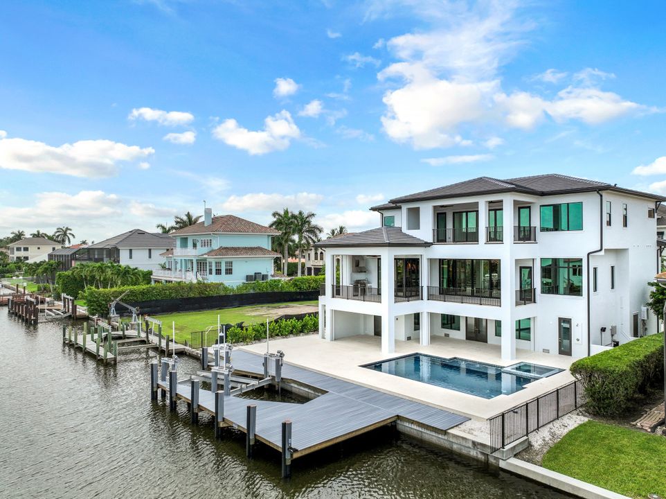 241 Egret Ave, Naples, FL 34108