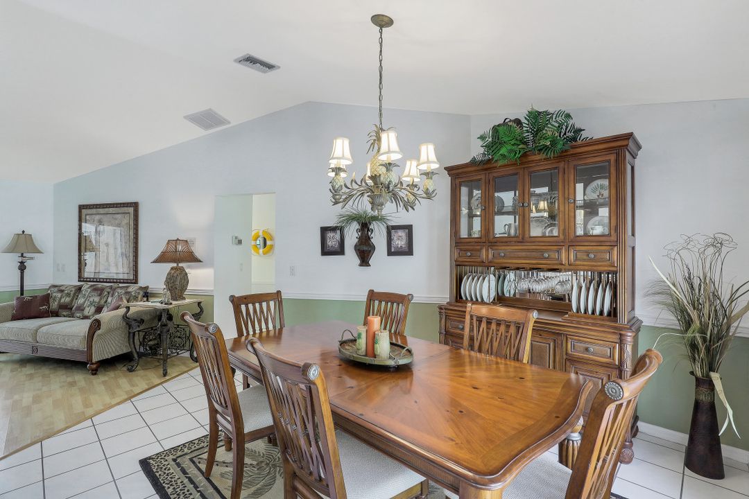 5215 Tamiami Ct, Cape Coral, FL 33904