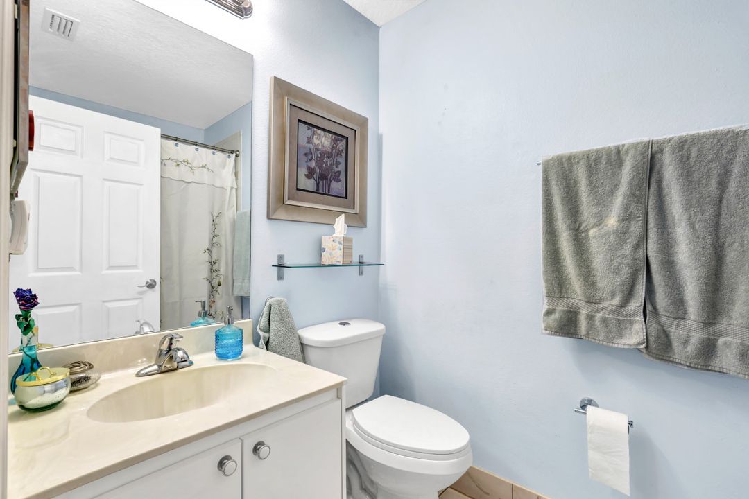 6940 Huntington Lakes Cir #202, Naples, FL 34119