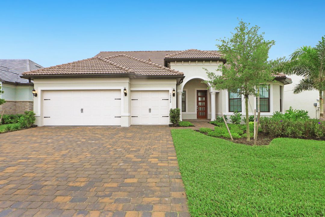 19332 Aqua Shore Dr, Fort Myers, FL 33913