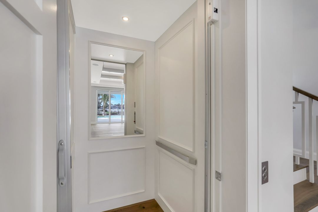 940 17th Ave S, Naples, FL 34102