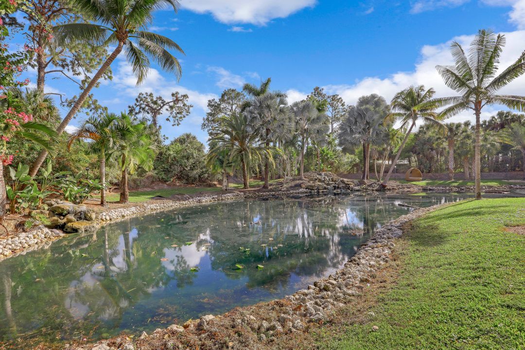 6262 Standing Oaks Ln, Naples, FL 34119