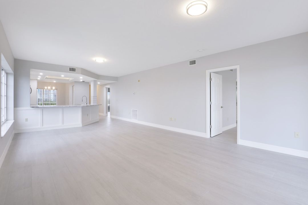 13105 Vanderbilt Dr #505, Naples, FL 34110