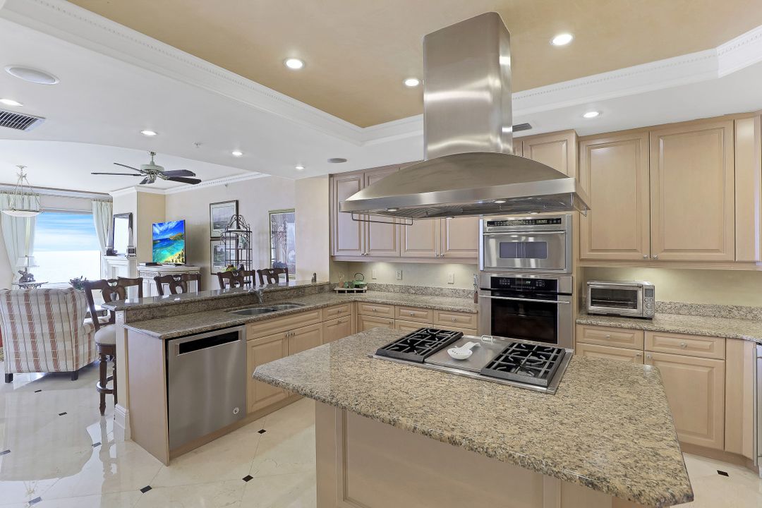 970 Cape Marco Dr #1607, Marco Island, FL 34145