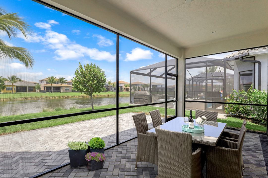 4488 Aurora St, Naples, FL 34119