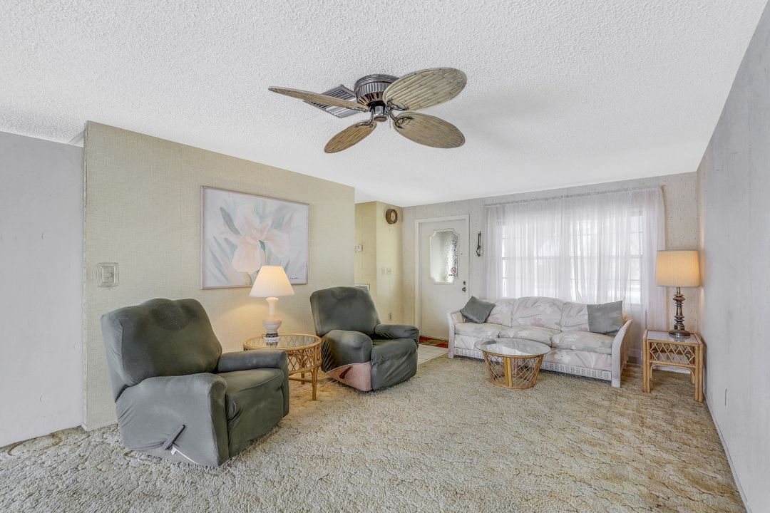 1007 Archer Pkwy E, Cape Coral, FL 33904