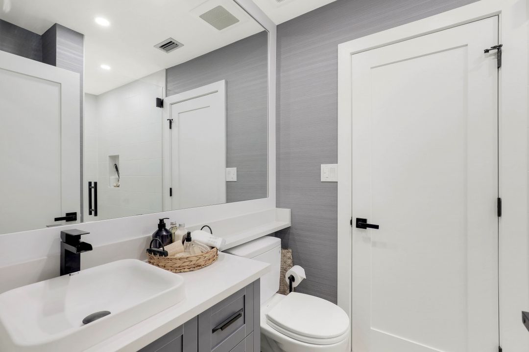 5019 Hawthorn Woods Way, Naples, FL 34116