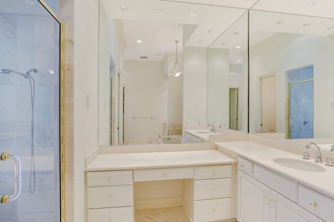 969 Barcarmil Way, Naples, FL 34110