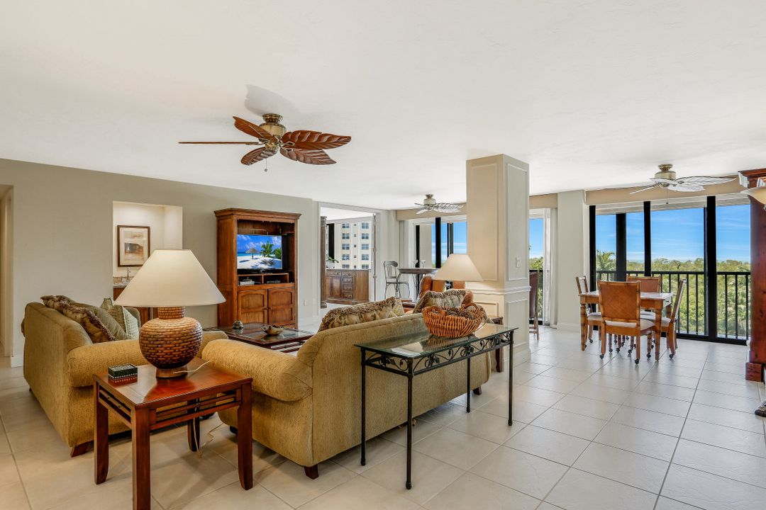 5601 Turtle Bay Dr #302, Naples, FL 34108