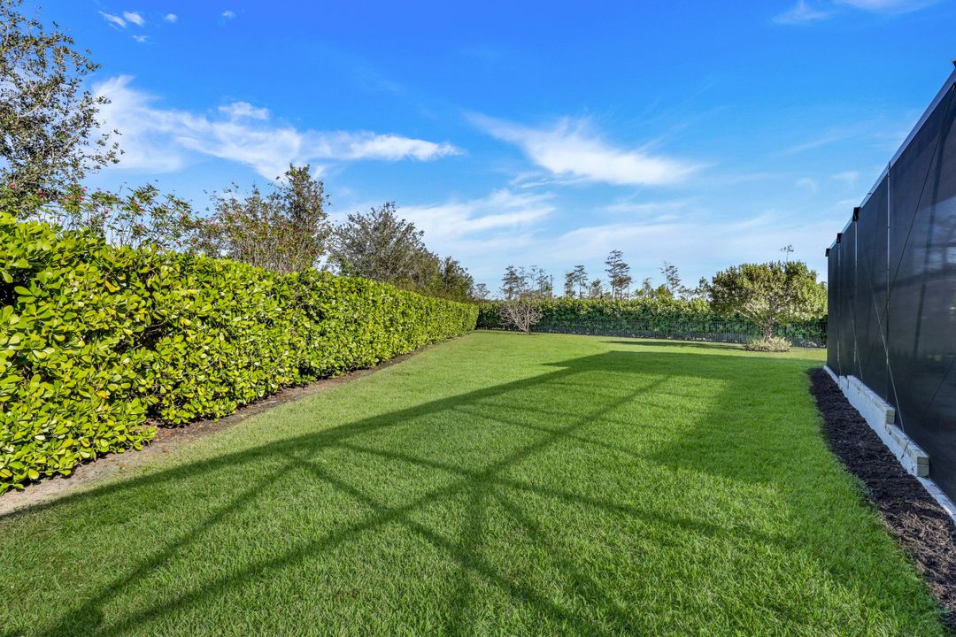 2827 Thunder Bay Circle, Naples, FL 34119