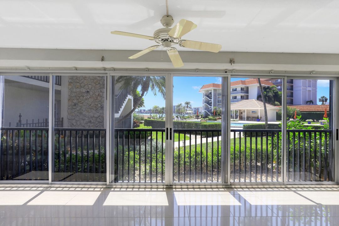 222 Harbour Dr #104, Naples, FL 34103