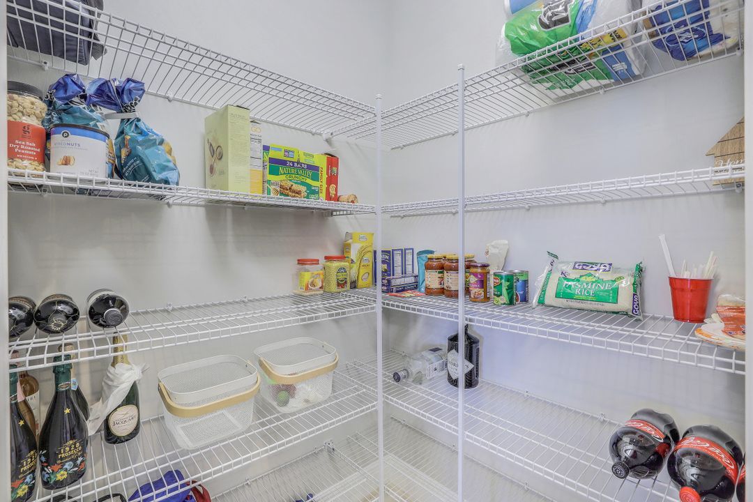 2185 Frangipani Cir, Naples, FL 34120