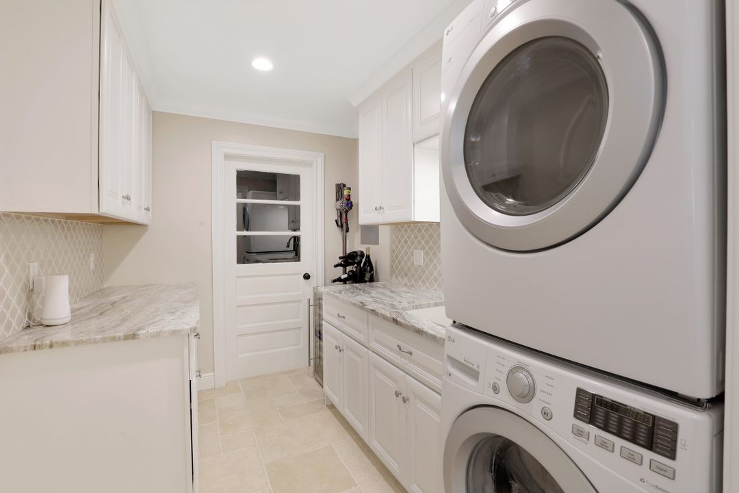 2824 Poinciana St, Naples, FL 34105