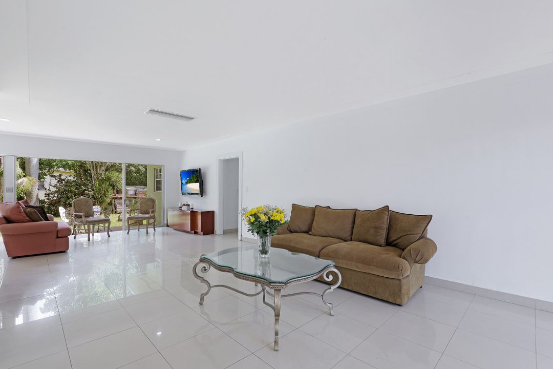 465 NE 114th St, Miami, FL 33161