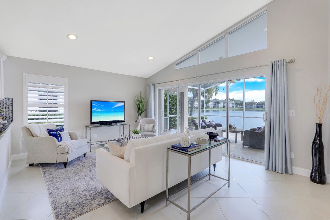 2810 Sailors Way, Naples, FL 34109