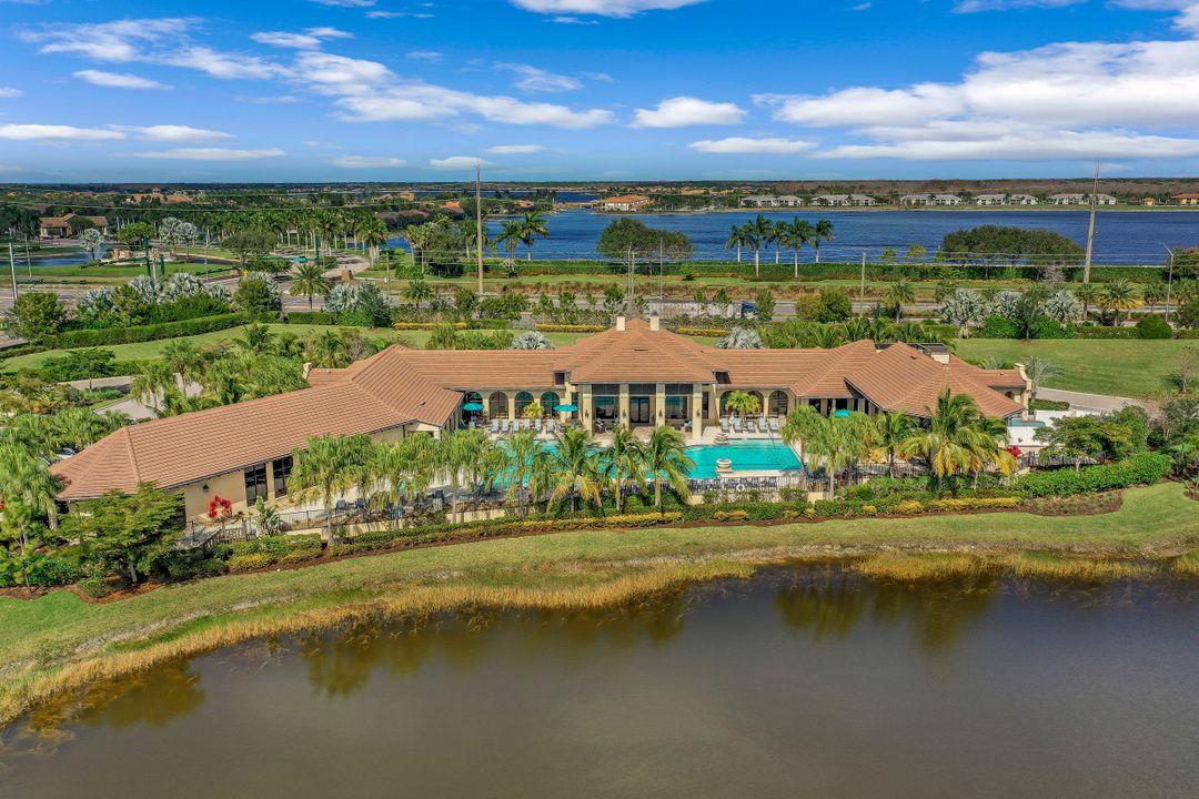 2067 Antigua Ln, Naples, FL 34120