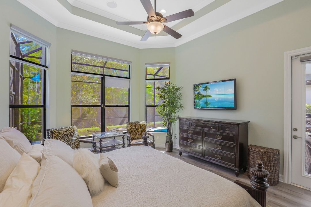 7497 Lantana Cir, Naples, FL 34119