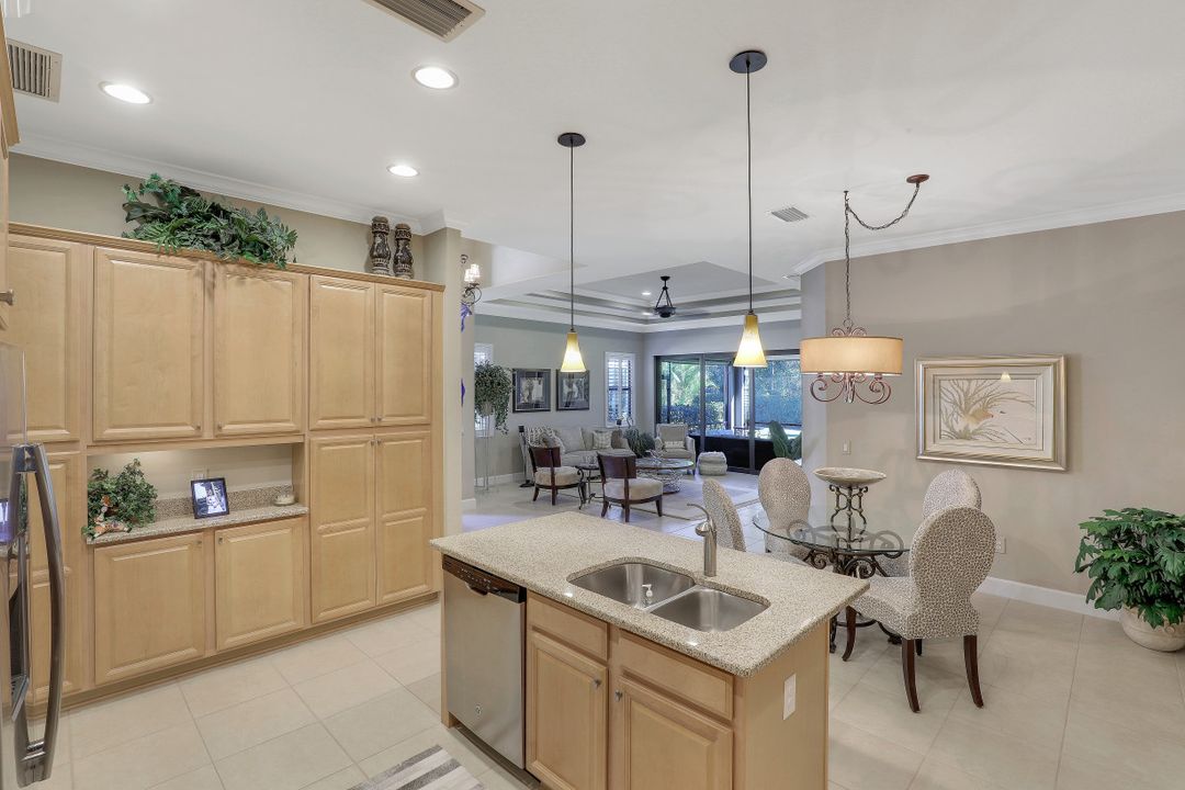 9169 Isla Bella Cir, Bonita Springs, FL 34135