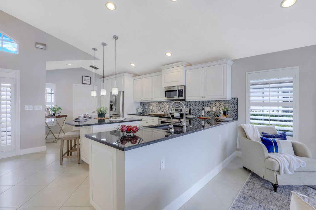 2810 Sailors Way, Naples, FL 34109