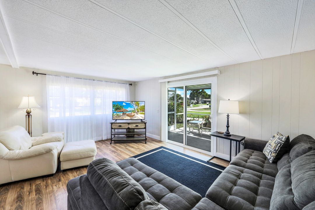 21 Lemans Dr, Naples, FL 34112