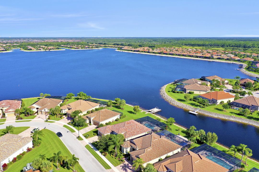 9091 Graphite Cir, Naples, FL 34120