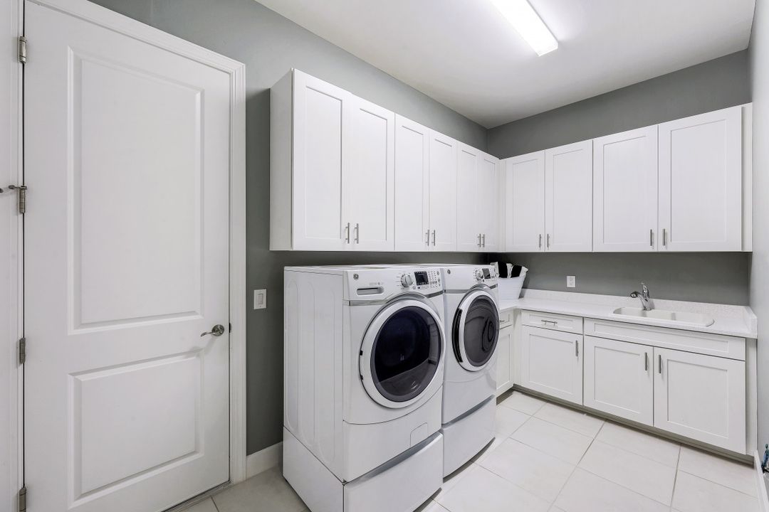 3274 Belon Ln, Naples, FL 34114